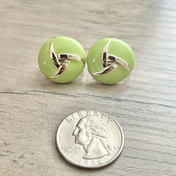 Vintage Gold and Green Swirl Clip On Earrings - Picture 2 of 4